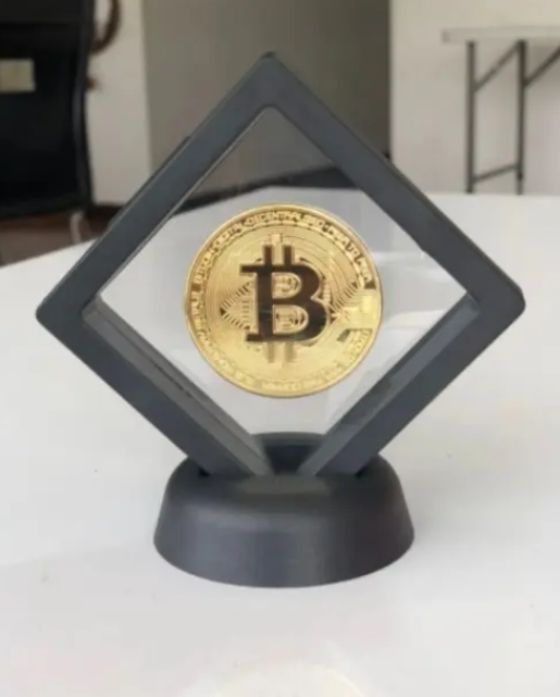 Moneda Bitcoin Coleccionable con Marco Flotante Negro 🪙 | Edición Especial para Traders