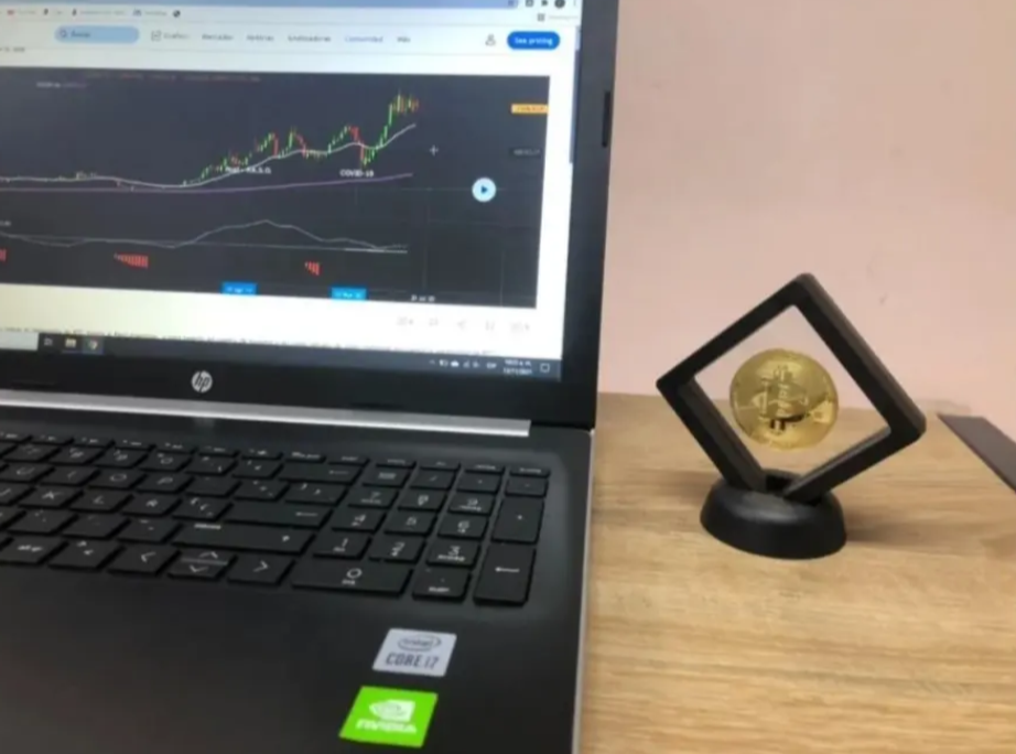 Moneda Bitcoin Coleccionable con Marco Flotante Negro 🪙 | Edición Especial para Traders