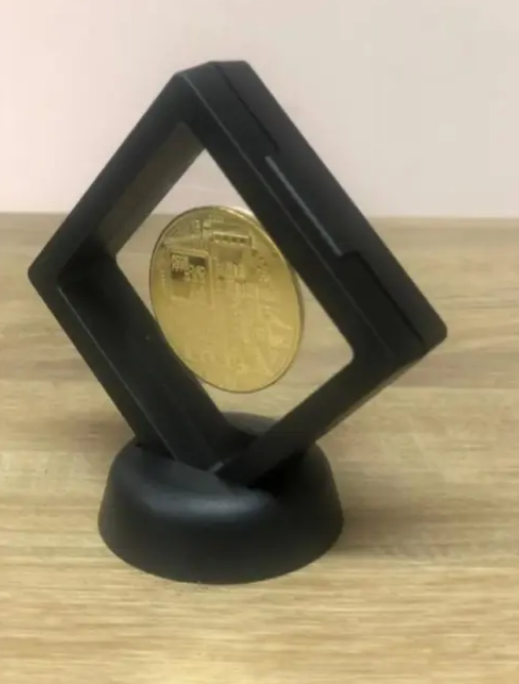 Moneda Bitcoin Coleccionable con Marco Flotante Negro 🪙 | Edición Especial para Traders