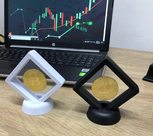 Moneda Bitcoin Coleccionable con Marco Flotante Blanco 🪙 | Edición Especial para Traders