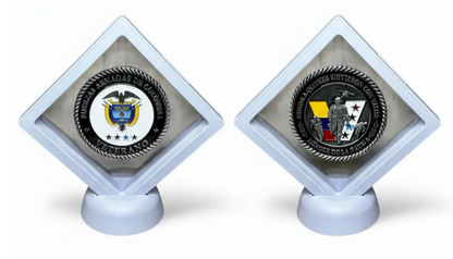 Moneda Homenaje Veteranos Colombia en Marco Flotante Blanco | Fuerzas Armadas Edición Especial