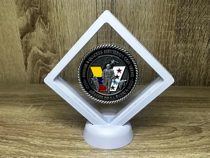 Moneda Homenaje Veteranos Colombia en Marco Flotante Blanco | Fuerzas Armadas Edición Especial