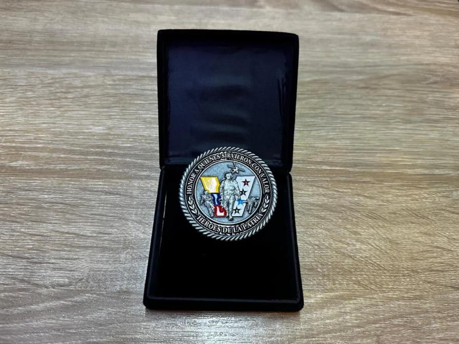 Moneda Homenaje Veteranos Colombia en Caja de Terciopelo Negro | Fuerzas Armadas Edición Especial