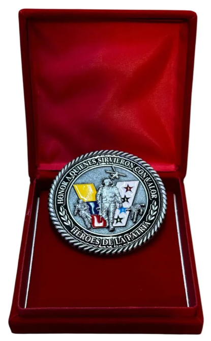 Moneda Homenaje Veteranos Colombia en Caja de Terciopelo Roja | Fuerzas Armadas Edición Especial