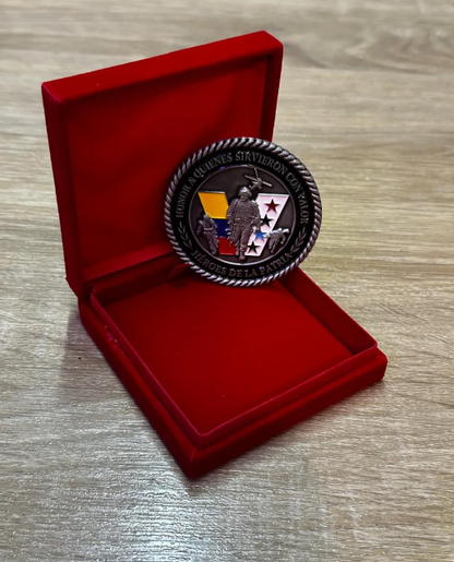 Moneda Homenaje Veteranos Colombia en Caja de Terciopelo Roja | Fuerzas Armadas Edición Especial