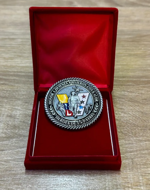 Moneda Homenaje Veteranos Colombia en Caja de Terciopelo Roja | Fuerzas Armadas Edición Especial