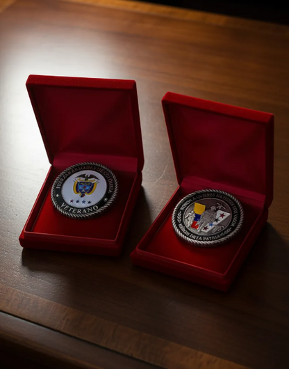 Moneda Homenaje Veteranos Colombia en Caja de Terciopelo Roja | Fuerzas Armadas Edición Especial