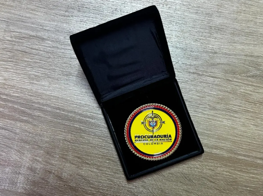 Moneda Conmemorativa Procuraduría General Nación Caja de Terciopelo Negro de Lujo