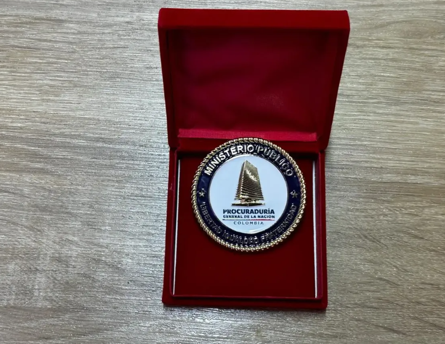 Moneda Conmemorativa Procuraduría General Nación Caja Roja de Lujo