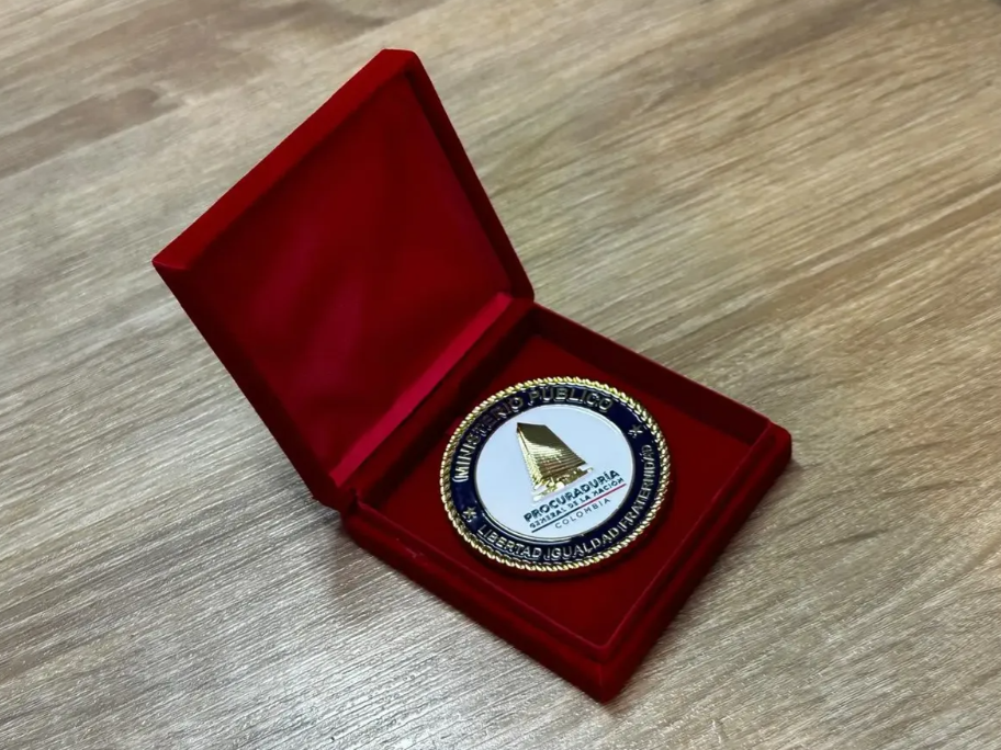 Moneda Conmemorativa Procuraduría General Nación Caja Roja de Lujo