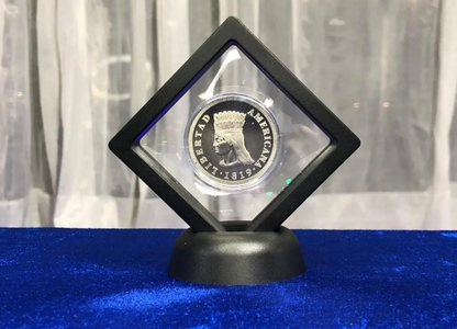Moneda Bicentenario Conmemorativa en Marco Flotante Negro de Lujo