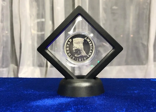 Moneda Bicentenario Conmemorativa en Marco Flotante Negro de Lujo