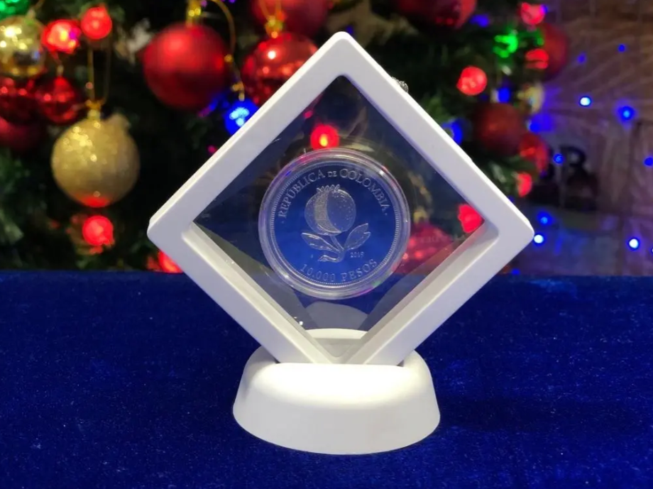 Moneda Bicentenario Conmemorativa en Marco Flotante Blanco de Lujo