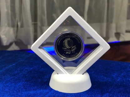 Moneda Bicentenario Conmemorativa en Marco Flotante Blanco de Lujo