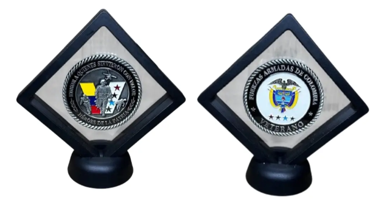 Moneda Homenaje Veteranos Colombia en Marco Flotante Negro | Fuerzas Armadas Edición Especial