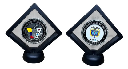 Moneda Homenaje Veteranos Colombia en Marco Flotante Negro | Fuerzas Armadas Edición Especial