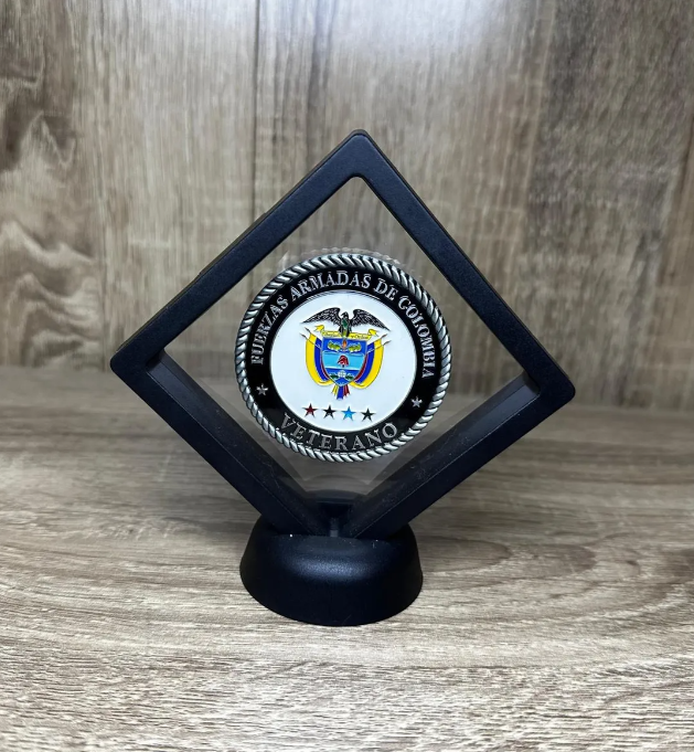 Moneda Homenaje Veteranos Colombia en Marco Flotante Negro | Fuerzas Armadas Edición Especial